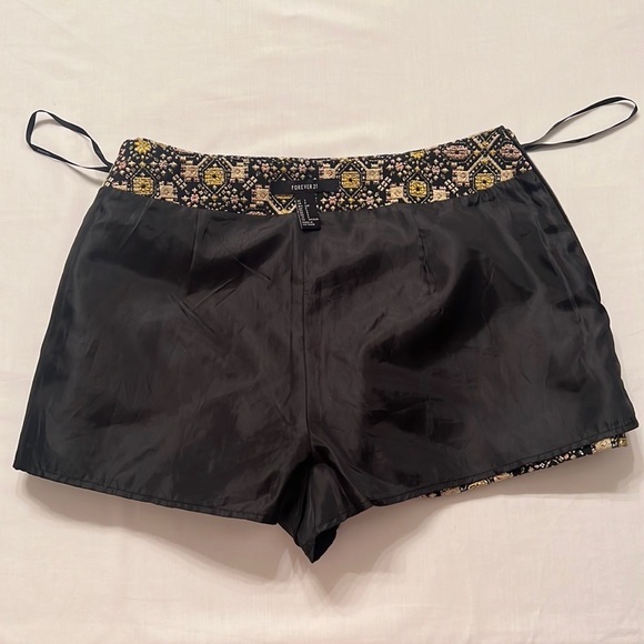U12- Forever 21 Black Shorts High Waist Gold Metallic Stitch Side Zip Size Small - Picture 10 of 11